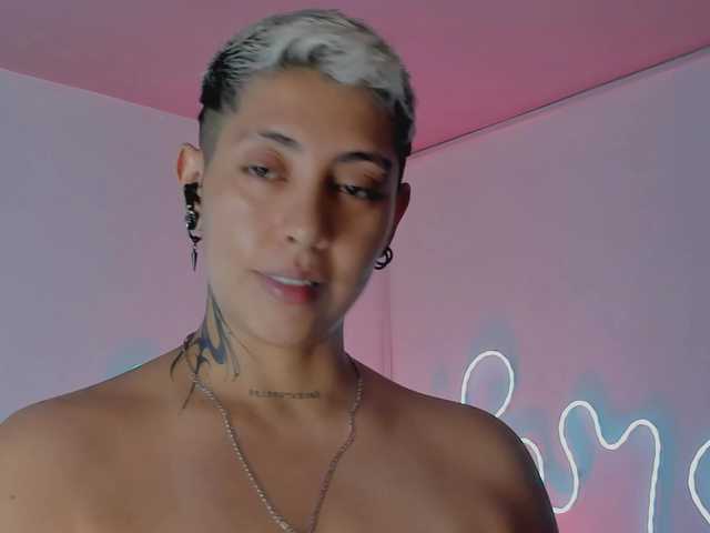 Aleja1214 live cam on BongaCams