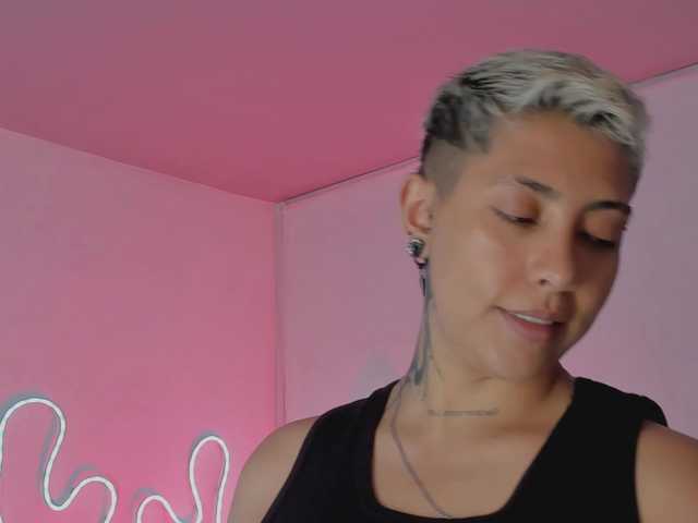 Aleja1214 live cam on BongaCams