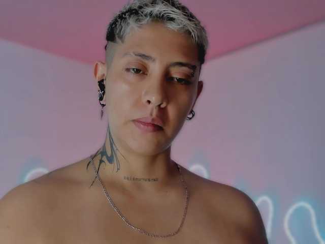 Aleja1214 live cam on BongaCams