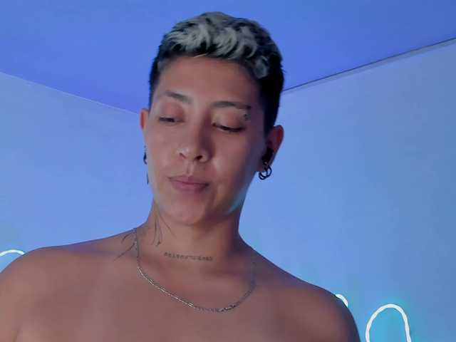 Aleja1214 live cam on BongaCams
