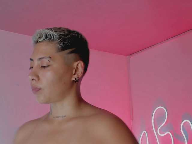 Aleja1214 live cam on BongaCams