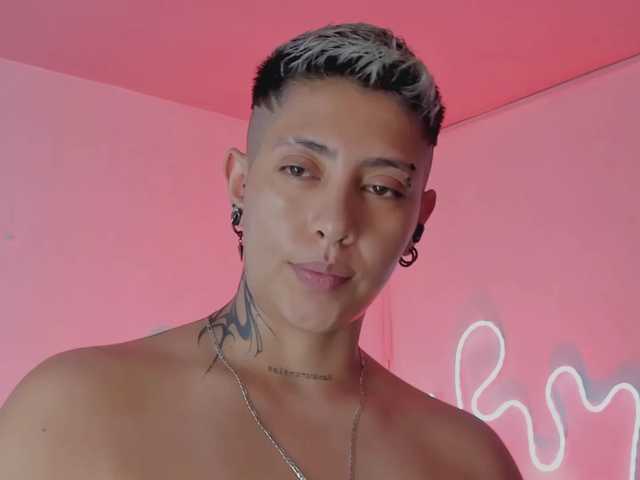 Aleja1214 live cam on BongaCams