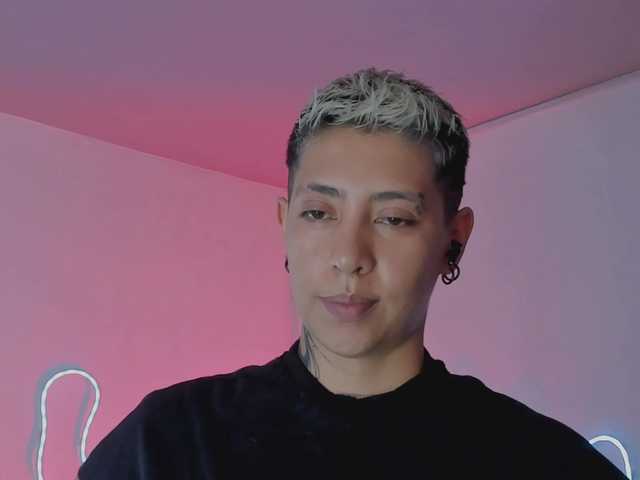 Aleja1214 live cam on BongaCams