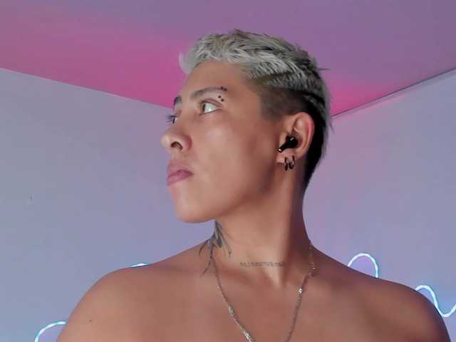 Aleja1214 live cam on BongaCams