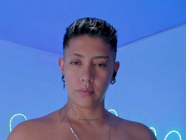 Aleja1214 live cam on BongaCams