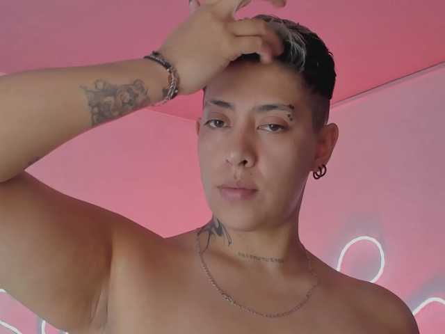 Aleja1214 live cam on BongaCams