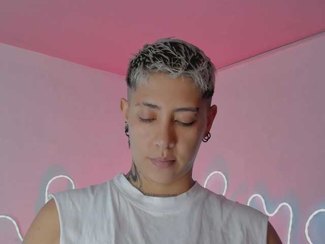 Aleja1214 live cam on BongaCams