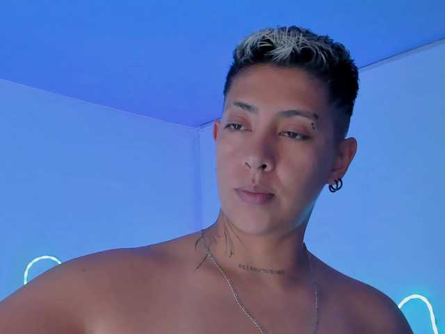 Aleja1214 live cam on BongaCams
