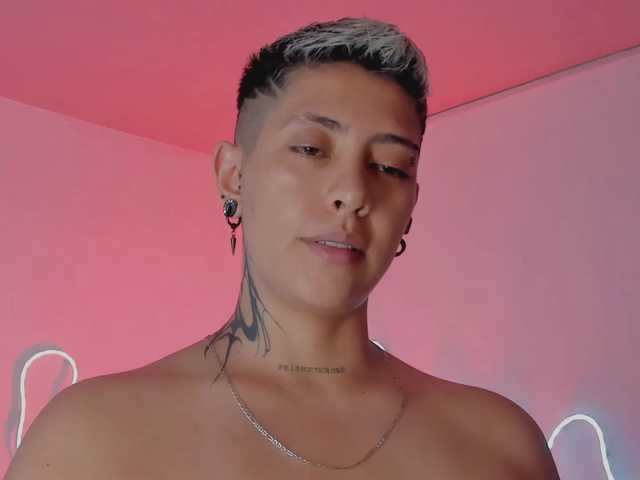 Aleja1214 live cam on BongaCams