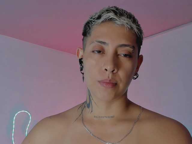 Aleja1214 live cam on BongaCams