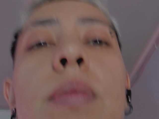Aleja1214 live cam on BongaCams