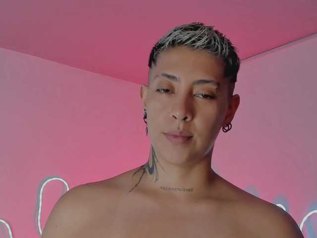 Aleja1214 live cam on BongaCams