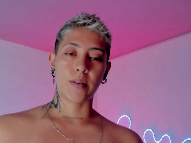 Aleja1214 live cam on BongaCams