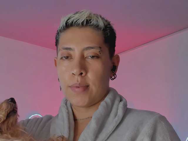 Aleja1214 live cam on BongaCams