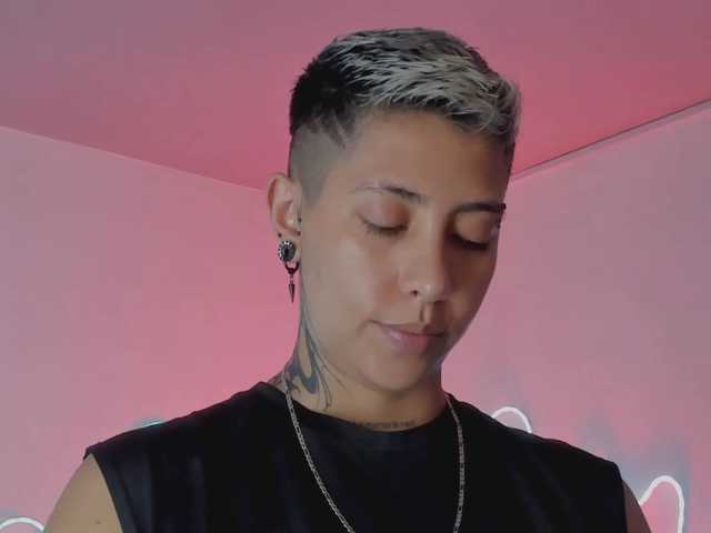 Aleja1214 live cam on BongaCams