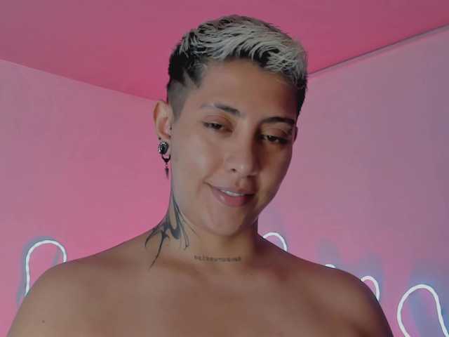 Aleja1214 live cam on BongaCams