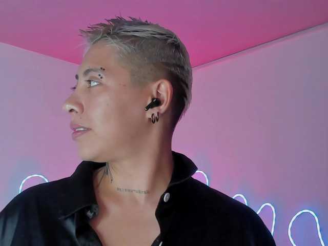 Aleja1214 live cam on BongaCams
