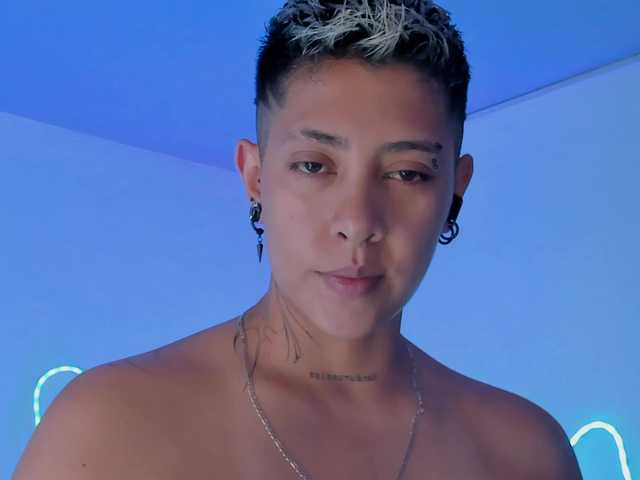 Aleja1214 live cam on BongaCams