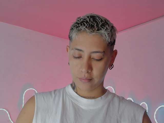 Aleja1214 live cam on BongaCams