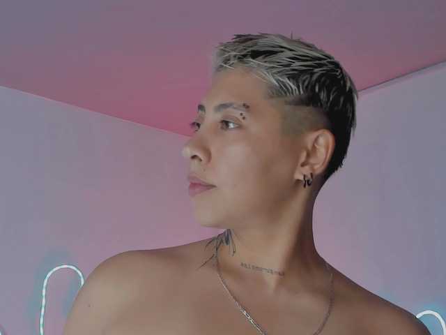 Aleja1214 live cam on BongaCams