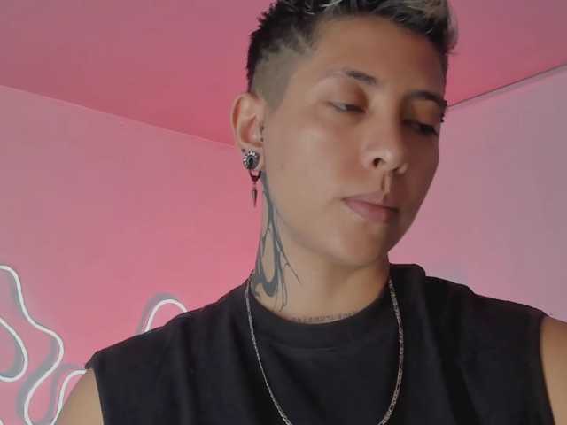 Aleja1214 live cam on BongaCams