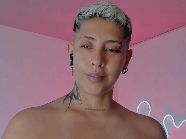 Aleja1214 live cam on BongaCams