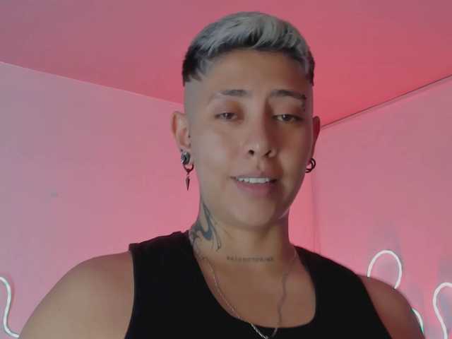 Aleja1214 live cam on BongaCams