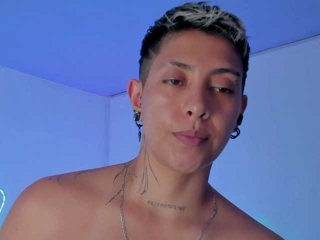 Aleja1214 live cam on BongaCams