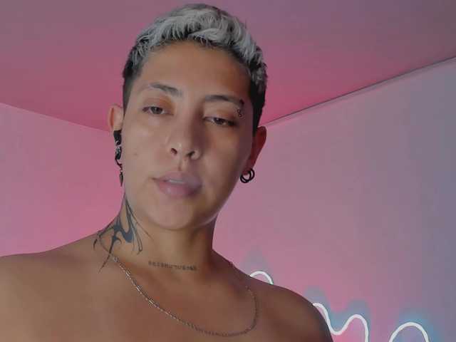 Aleja1214 live cam on BongaCams