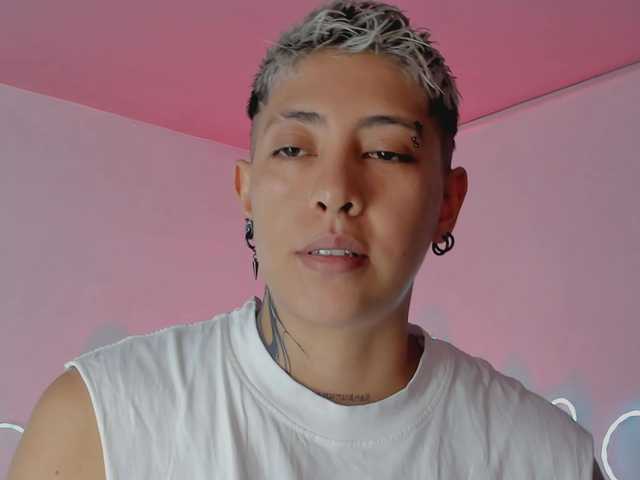 Aleja1214 live cam on BongaCams