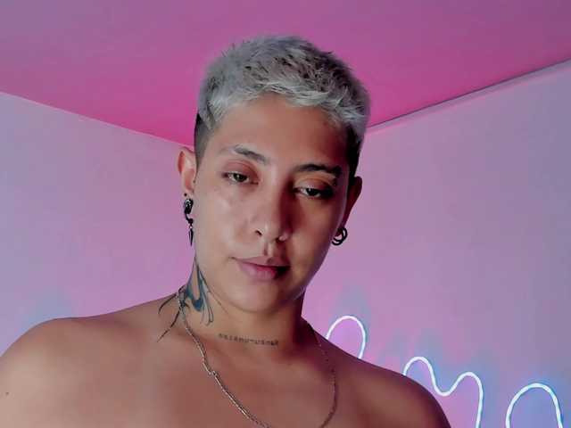 Aleja1214 live cam on BongaCams