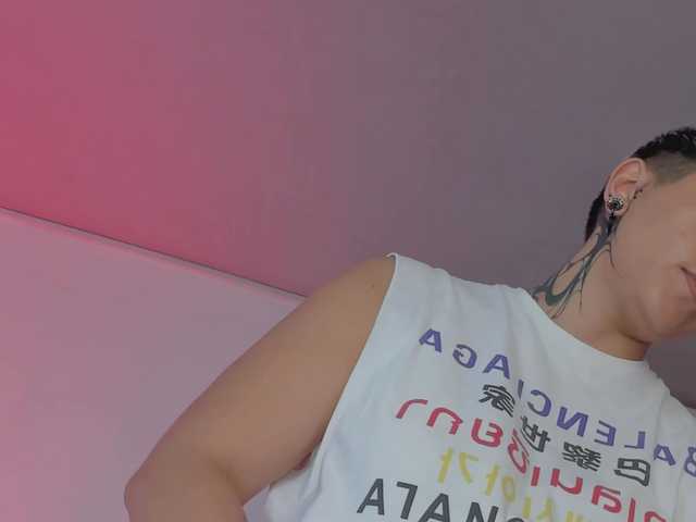 Aleja1214 live cam on BongaCams