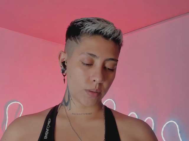 Aleja1214 live cam on BongaCams