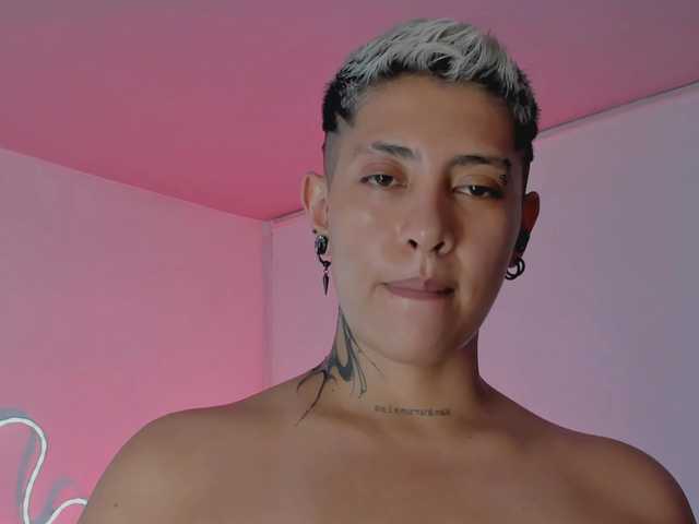 Aleja1214 live cam on BongaCams