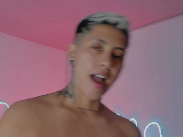 Aleja1214 live cam on BongaCams