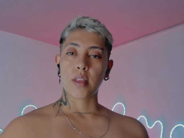 Aleja1214 live cam on BongaCams