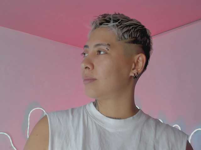 Aleja1214 live cam on BongaCams