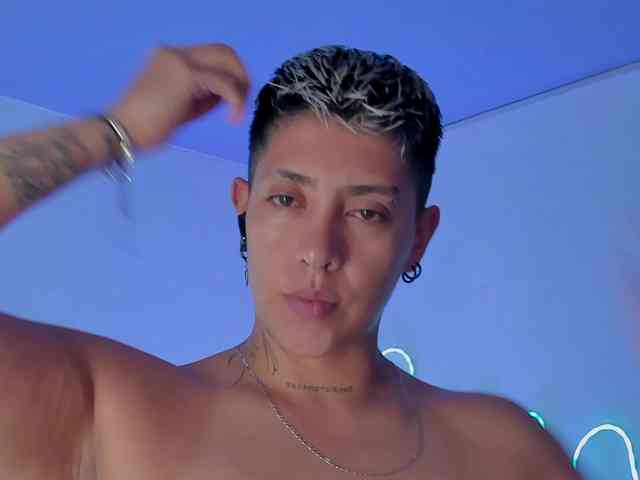 Aleja1214 webcam