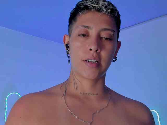 Aleja1214 webcam