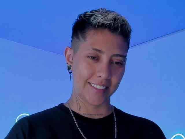 Aleja1214 webcam