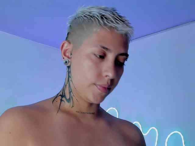 Aleja1214 webcam