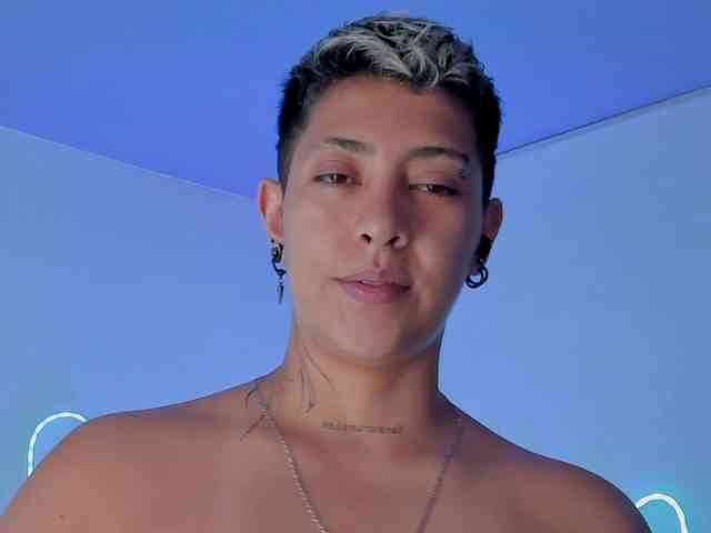 Aleja1214 webcam