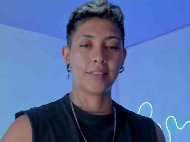Aleja1214 webcam