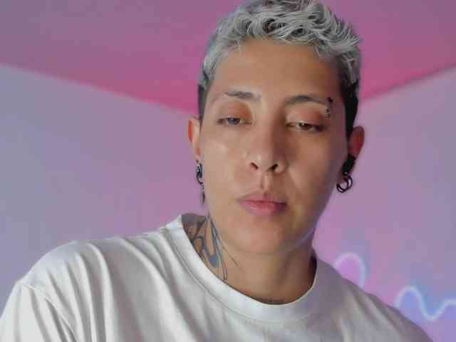 Aleja1214 webcam