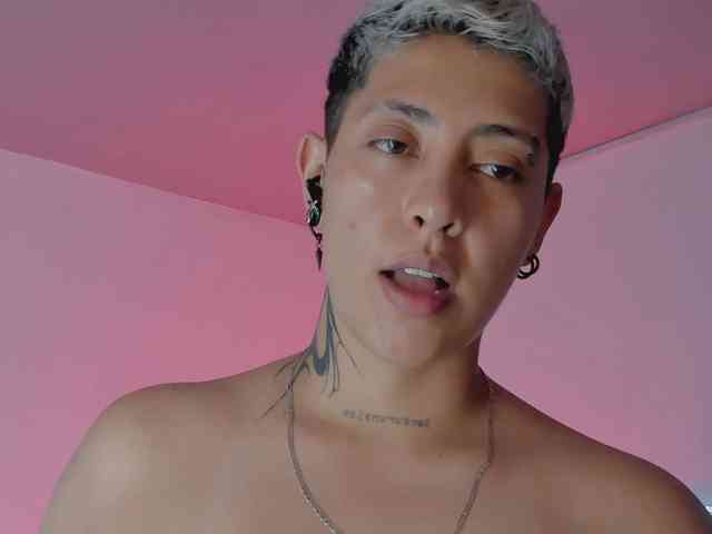 Aleja1214 webcam