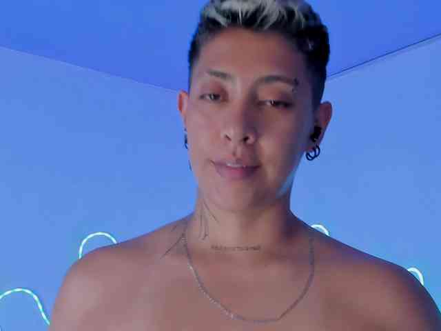 Aleja1214 webcam