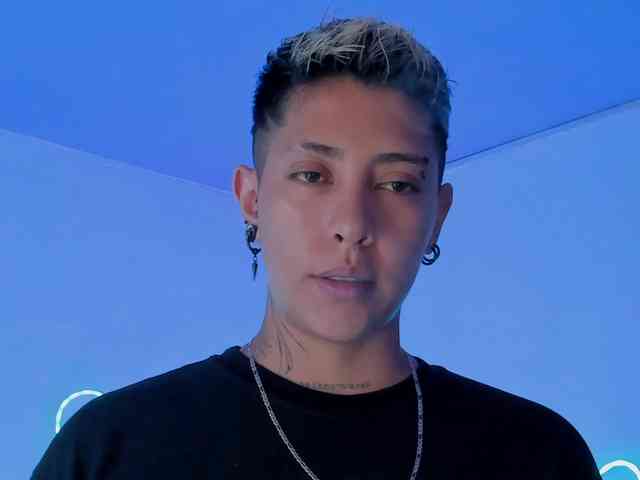 Aleja1214 webcam