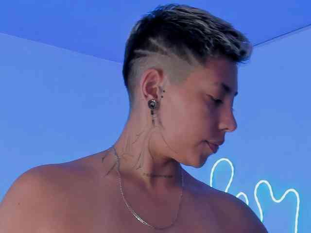 Aleja1214 webcam
