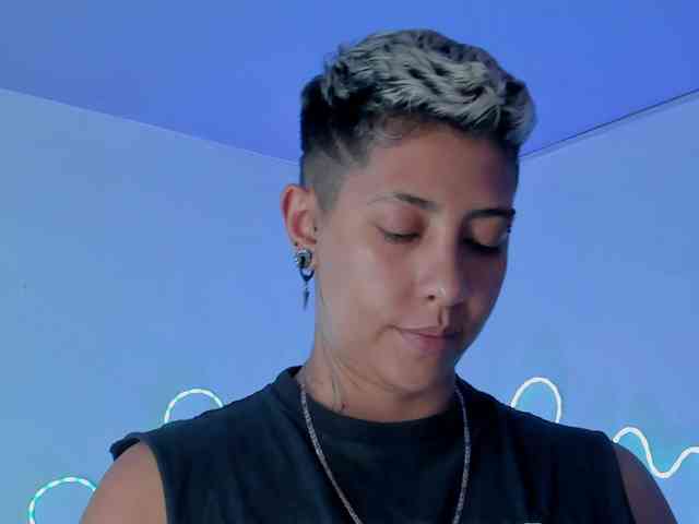 Aleja1214 webcam