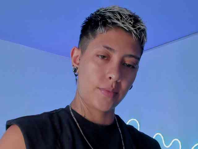 Aleja1214 webcam